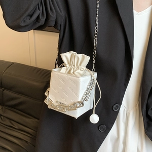 White leather bucket bag with Rich Rabbit embossing and silver metal chain strap