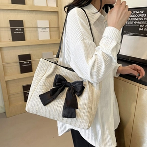 Sac fourre-tout rétro en paille avec nœud noir et lanières en cuir de style français
