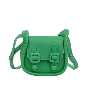 Sac bandoulière minimaliste en cuir synthétique vert herbe avec rabat à double boucle