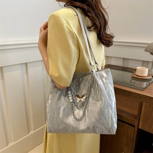 Sac cabas argenté métallisé avec chaîne en perles et breloque papillon, grande capacité
