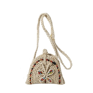 Sac bandoulière tissé à la main en forme de coquillage avec motifs colorés et paille