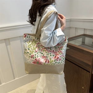 Vintage floral tote bag for women featuring canvas patchwork and large capacity design