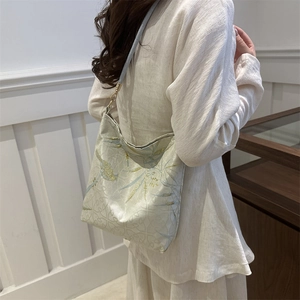 Chic jacquard shoulder bag with bamboo leaf and bird pattern in elegant cream and gold
