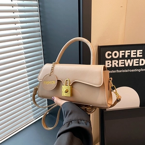 Sac Sous le Bras en Cuir PU Mode Femme Petit Sac à Main Carré Français avec Serrure Dorée Sac à Bandoulière Quotidien Simple