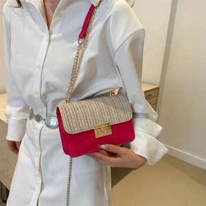 Fashion contrast color straw woven crossbody bag with vibrant pink leather and metal chain