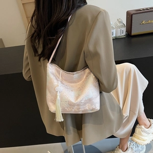 Tragetasche im neuen chinesischen Stil mit Garten-Jacquard und Seidenquaste in Champagner