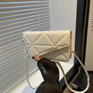 Women Quilted Crossbody Bag Minimalist PU Leather Geometric Small Square Shoulder Bag With Gold Metal Bar Flap Commuting Daily
