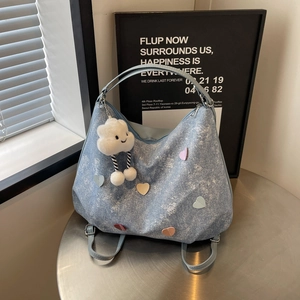 Sac Cabas Femme Grande Capacité en Cuir PU Écussons Cœur Colorés Sac à Épaule Avec Charme de Nuage en Peluche Quotidien