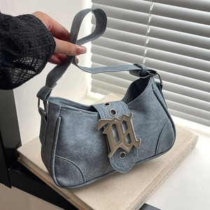 Sac Hobo Croissant Vintage pour Femmes Lettre en Métal Gothique en Cuir PU Sac à Bandoulière Sous le Bras Tendance de Rue Sacoche Élégante