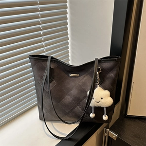 New Fashion Women PU Quilted Rhombus Tote Bag Large Capacity Casual Shoulder Bag For Work Travel Daily With Cloud Plush Pendant