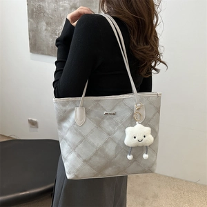 Fashionable grey quilted tote bag with large capacity and cloud pendant for women