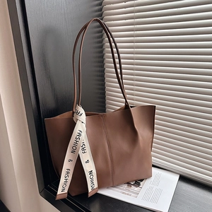 Damen Große Kapazität PU Leder Tragetasche 2024 Neue Stilvolle Nähte Umhängetasche Mit Buchstabendruck Band Pendler Handtasche