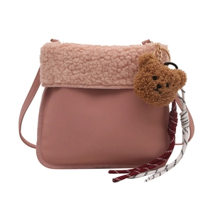 Sac seau rose avec bordure en peluche et pendentif ours brun pour femmes chic