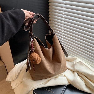 Women Retro PU Suede Look Tote Bag Large Capacity Hobo Shoulder Bag With Teddy Bear Charm Fashion Daily Leisure Handbag