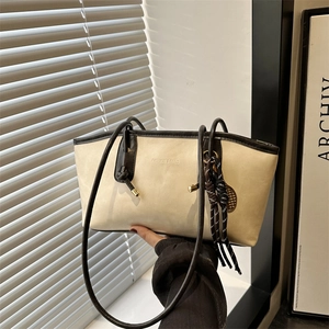 Retro Large Capacity PU Leather Tote Bag For Women Fashion Commuter Shoulder Bag With Pendants Solid Color Casual Work Handbag