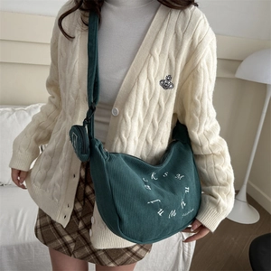 Sac hobo minimaliste en velours côtelé vert avec pochette ronde et sangle réglable