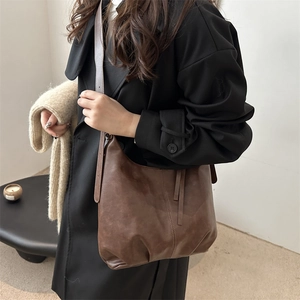 Braune Vintage-Hobo-Tasche aus Kunstleder mit großem Fassungsvermögen für Damen