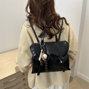 Sac à dos et main noir brillant polyvalent avec charm de baseball pour le trajet d'hiver