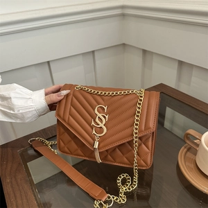 Women Quilted Crossbody Bag PU Leather Chain Shoulder Bag With Tassel Metal Logo Fashion Square Bag For Daily Streetwear