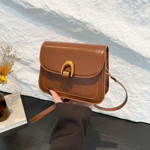 Borsa a Tracolla Vintage in Pelle PU Con Fibbia a Ferro di Cavallo da Donna Moda Retrò Borsa a Sella Quadrata Pendolare