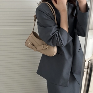 Sac sous le bras croissant kaki tendance avec détail noué et doubles boucles