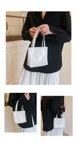 Détail du sac cabas en cuir verni blanc avec lettrage Fashion & Bags élégant