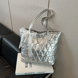 Sac Fourre-tout Matelassé en Treillis de Diamant pour Femmes Grande Capacité Sac à Épaule en Cuir PU Avec Nœud en Dentelle Doux
