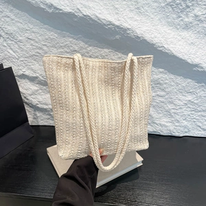 Sac Fourre-Tout Tissé pour Femmes Sac à Bandoulière en Paille Style Forestier Pendentif Ruban Été Plage Sac à Main