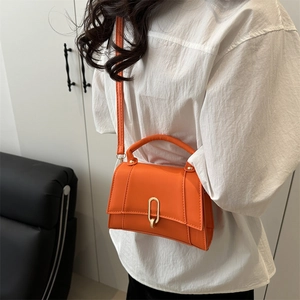 Sac à main bandoulière chic en cuir PU orange avec fermoir métallique doré pour femmes