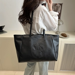 Chic black large capacity tote bag with embossed GB logo for commute and travel
