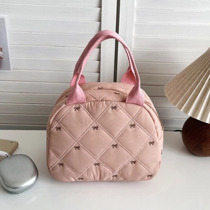 Sac à Main en Coton Matelassé avec Nœud Grande Capacité Style Doux Femmes Organisateur Cosmétique de Voyage Sac Matelassé