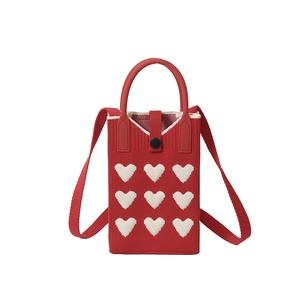 Mini sac à bandoulière tricoté rouge avec motifs de cœurs blancs pour téléphone