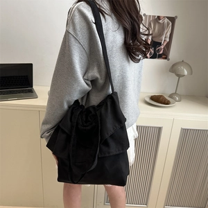 Minimalist black ruffled canvas tote bag for women, large capacity shoulder bag for daily use