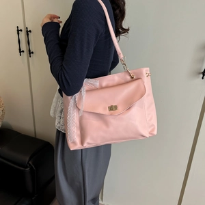Grand sac cabas rose vintage pour femme avec poche en dentelle et fermoir doré chic