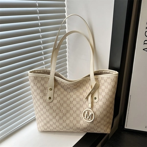 Women Fashion PU Leather Tote Bag With M Letter Monogram Print Large Capacity Commuter Shoulder Bag With Metal Charm Top Handle Bag