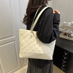 Quilted beige tote bag with large capacity and stylish diamond stitching for women