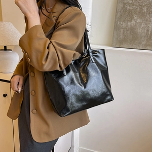 Minimalist black glossy leather tote bag for women, soft shoulder bag for daily commuting