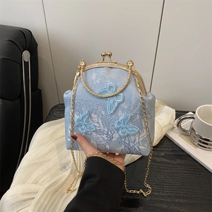 Vintage Kiss Lock Crossbody Bag With Butterfly Embroidery Lace Elegant Retro Metal Handle Chain Strap Women Evening Bag