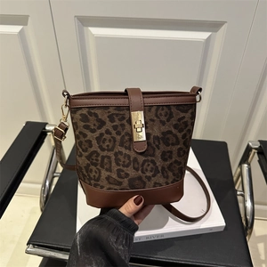 Sac Seau à Imprimé Léopard Mode pour Femmes Rétro Garniture en Cuir Synthétique Sac Bandoulière Tendance Printemps Main