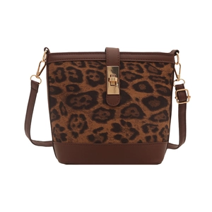 Sac seau chic pour femmes avec imprimé léopard, boucles dorées et bandoulière