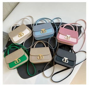 Collezione di borse color-block con chiusure in metallo e dettagli in trama intrecciata