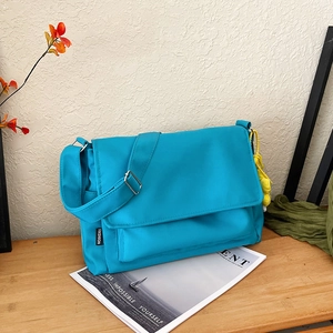 Women Large Capacity Nylon Messenger Bag Casual Solid Color Crossbody Bag With Flower Pendant Adjustable Shoulder Bag