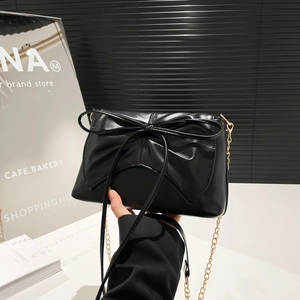 Sac Bandoulière Carré en Cuir PU pour Femmes Grand Nœud Papillon Décoration Chaîne Dorée Sac à Épaule Couleur Unie Élégant Sac à Main de Navettage