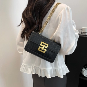 Bolso bandolera clásico de cocodrilo negro con hebilla dorada y correa de cadena