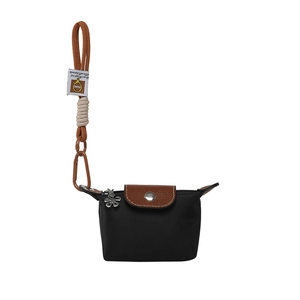 Mini nylon tasje in zwart met bruine leren klep en zilveren bloemenhanger voor dames