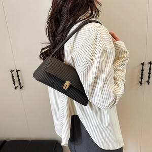 Classic black woven pattern underarm bag with gold metal clasp for women fashion