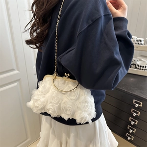 Elegante borsa da sera bianca con fiori 3D, manico dorato e catena per matrimoni