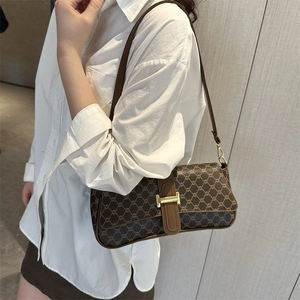 Sac baguette vintage marron foncé avec motif rétro et boucle métallique dorée chic
