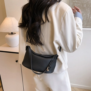 Klassische schwarze Eimertasche aus Leder mit Litschimuster und goldenem Drehverschluss