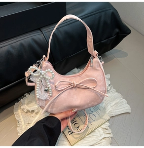 Rosa Halbmond-Handtasche mit Schleife, Perlenspitze-Anhänger und Reißverschluss